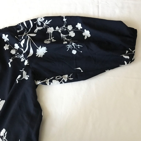JOIE Eilga Floral Split Neck Blouse Navy White Top Women’s Size Large - Picture 15 of 16